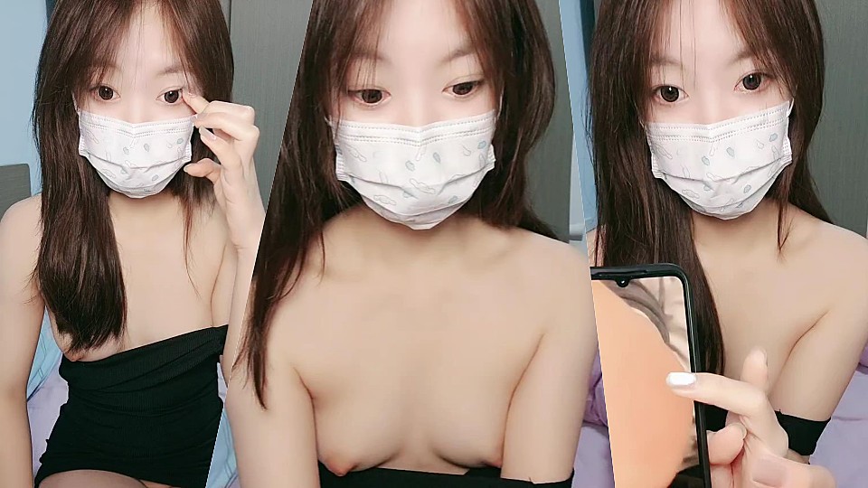 【一只小呆梨】小脸肉嘟嘟可爱嫩妹，多套情趣制服十分诱惑，粉穴自慰水量挺大 (5)